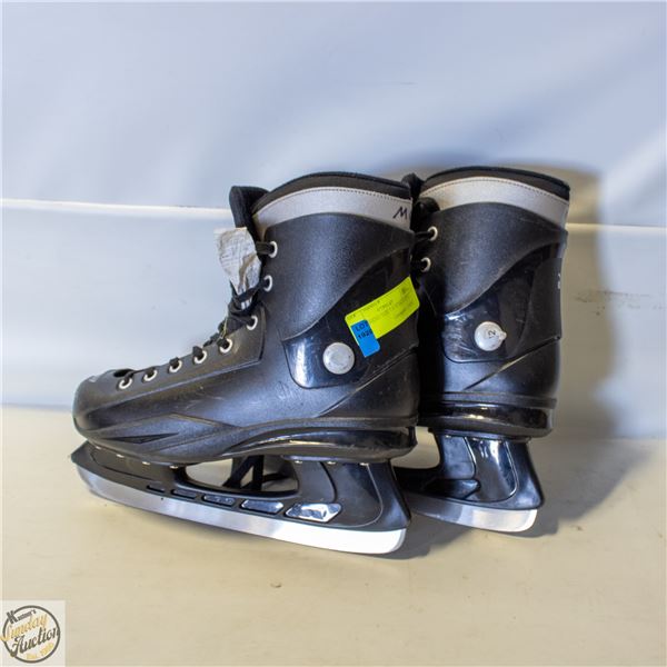 OXELO MENS SIZE 9 ICE SKATES - USED