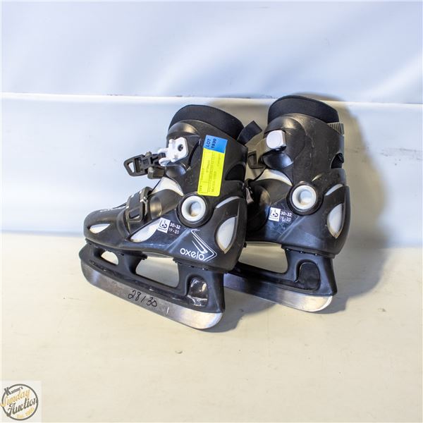 OXELO CHILDRENS SZ 12.5C/1 ICE SKATES - USED