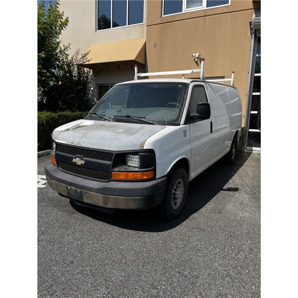2009 CHEVROLET EXPRESS VAN W/ REGISTRATION, RUNS AND DRIVES, ENGINE LIGHT, TIRE MONITOR SYSTEM AND O