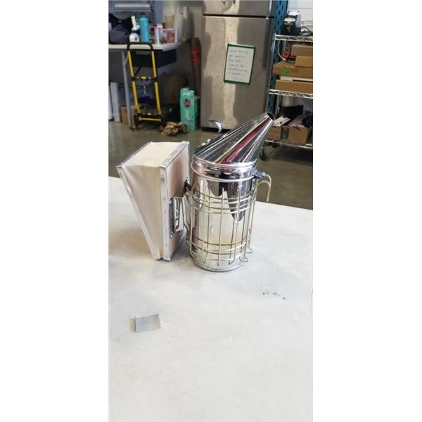 VIVO STAINLESS STEEL BEEKEEPING SMOKER. MODEL BEE-V001