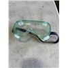 Image 1 : BOX OF NEW SAFETY GOGGLES