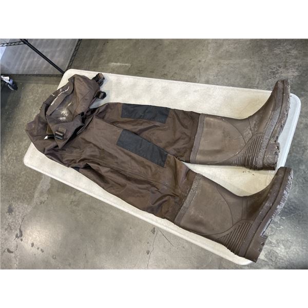 PROTAC WAIDING WAITERS WITH BOOTS, SIZE 10