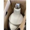 Image 2 : 5 NEW SMART DIMMEABLE LIGHTS AND 4PK GROUND PLUGS