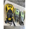Image 2 : 3 PAIRS OF FLIPPERS