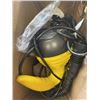 Image 2 : 4 VARIOUS HANDHELD STEAM CLEANERS