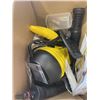 Image 5 : 4 VARIOUS HANDHELD STEAM CLEANERS