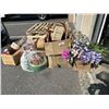 Image 1 : LARGE LOT OF ASSORTED BASKETS AND ARTIFICIAL FLOWERS, SOME NEW