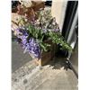 Image 2 : LARGE LOT OF ASSORTED BASKETS AND ARTIFICIAL FLOWERS, SOME NEW