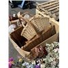 Image 7 : LARGE LOT OF ASSORTED BASKETS AND ARTIFICIAL FLOWERS, SOME NEW