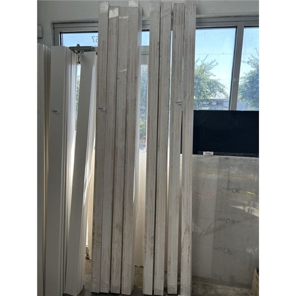 40 NEW 8FT x 3-1/4" PREMIUM PRE PAINTED WHITE MDF BASEBOARD TRIM W/ EDGING  - SOME PIECES BROKEN