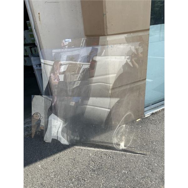 ASSORTED CLEAR PLEXI PIECES