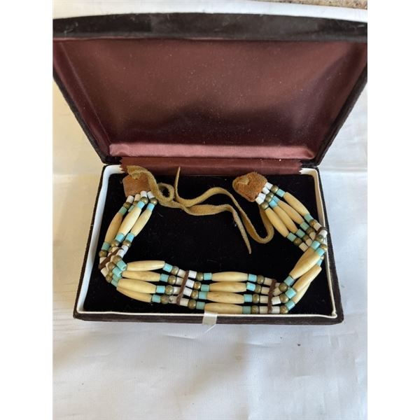 NATIVE BEADED NECKLACE IN CASE