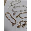 Image 3 : 5 VINTAGE GOLD AND SILVER PLATED CHARMS BRACELET