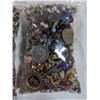 Image 3 : 2 SMALL BAGS W/ MISC JEWELRY, BEADS AND PARTS