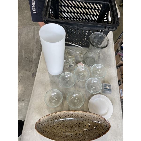 SHOPPING BASKET WITH DECORATIVE GLASSWARE