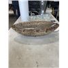 Image 2 : SHOPPING BASKET WITH DECORATIVE GLASSWARE