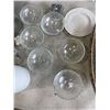 Image 3 : SHOPPING BASKET WITH DECORATIVE GLASSWARE