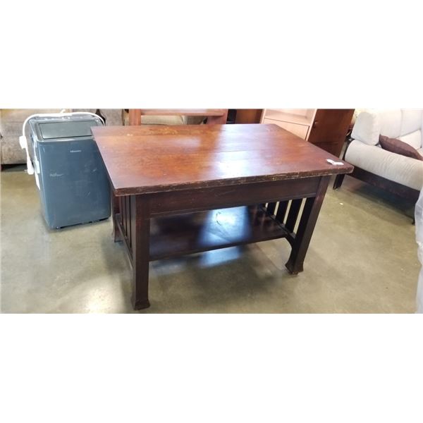 ANTIQUE QUARTER SAWN DESK