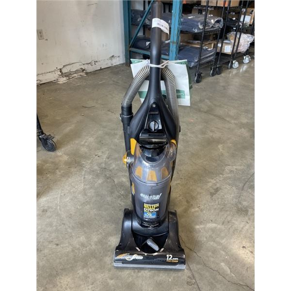 EUREKA VACUUM CLEANER - WORKING