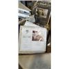 Image 2 : LOT OF NEW BED LINENS AND SHAMS