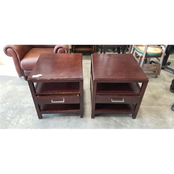 PAIR OF DARK FINISH WOOD NIGHT STANDS