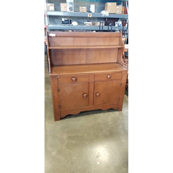 MAPLE COLONIAL HUTCH