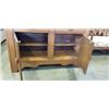 Image 2 : MAPLE COLONIAL HUTCH