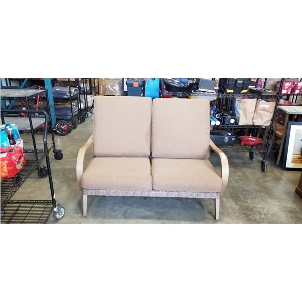 HAMPTON BAY PATIO LOVE SEAT