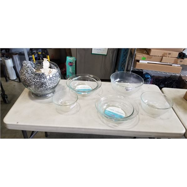 AS NEW PYREX AND CORNING MIXING BOWLS AND PUNCH BOWL SET