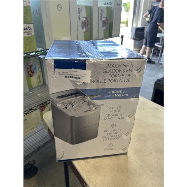 INSIGNIA 26LB PORTABLE ICE MAKER - TESTED WORKING, RETAIL $199