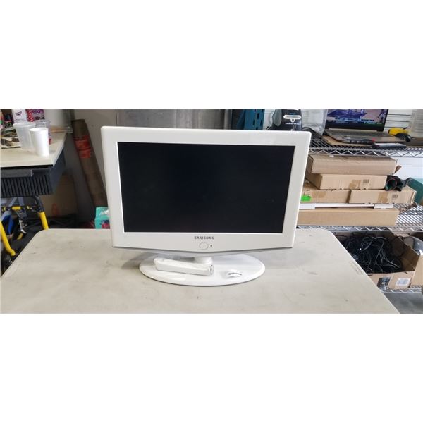 SAMSUNG 23 INCH HDTV, WORKING WITH REMOTE