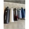 Image 2 : BOX OF METAL LIQUID BOTTLES YETI, THERMOS, THERMOFLASK AND MORE
