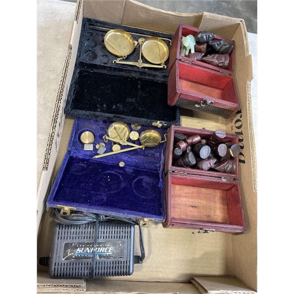 ASSORTED VINTAGE COLLECTIBLES AND MINIATURES, PARTIAL SCALES ETC