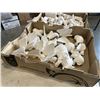Image 3 : 2 TRAYS OF UNPAINTED ORNAMENTS AND DECOR PIECES
