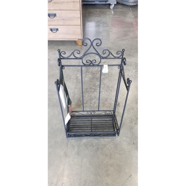 ESSCHERT GARDEN PLANT STAND