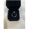 Image 3 : NEW S925 1.0CT SIMULATED DIAMOND (CZ) SOLITAIRE RING, RESIZEABLE, MOUNTED IN 925 STERLING SILVER W/ 
