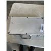 Image 5 : ELECTRIC MONEY COUNTER AND CASED POKER CHIP SET, PARTIAL