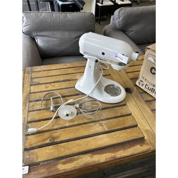 KITCHEN MAID MIXER WITH ATTACHMENTS, NO BOWL. WORKING.