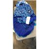 Image 2 : 2 AQUA POOL LOUNGERS AND SHARK BOARD