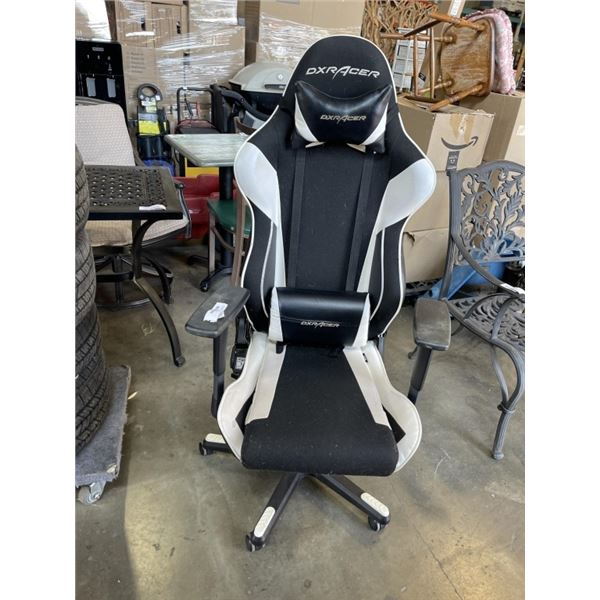 BLACK AND WHITE GAMING CHAIR