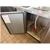 Image 3 : True Kegerator Refrigerator Cooler w/ 2 Draft Beer Taps