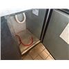 Image 8 : True TDD-3-HC Kegerator Refrigerator Cooler w/ 2 Draft Beer Taps