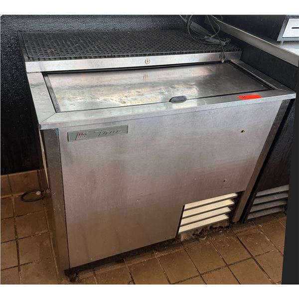 True TD-36-12-S Flat Top Bottle Cooler