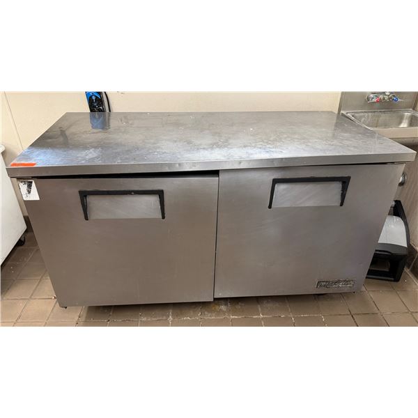 True TUC-60 Undercounter Refrigerator w/ 2 Sections & Doors (gets cold)