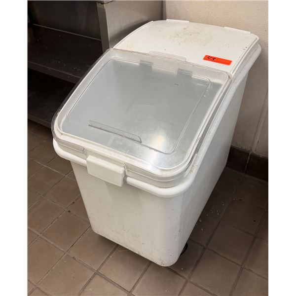 Rubbermaid ProSave Mobile Bulk Food Ingredient Bin 16"W