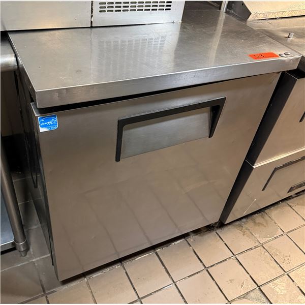 True TUC-27F-HC Single Door Undercounter Freezer (gets cold)
