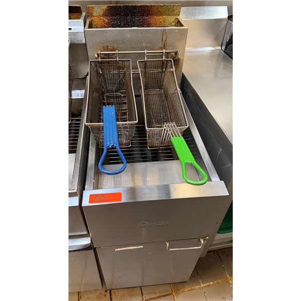 Dean SR42GN Super Runner Commercial Gas Deep Fryer w/ 2 Baskets