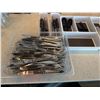 Image 2 : Multiple Steak & World Stainless Dinner Knives in Caddies
