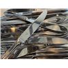 Image 5 : Multiple Steak & World Stainless Dinner Knives in Caddies