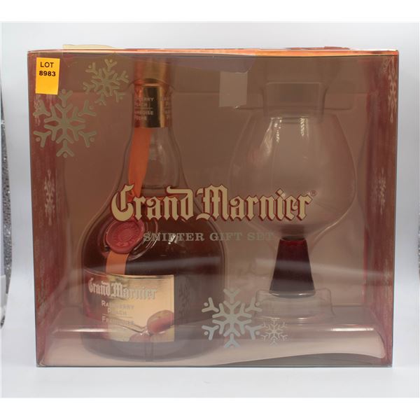 GRAND MARNIER SNIFTER GIFT SET RASPBERRY PEACH
